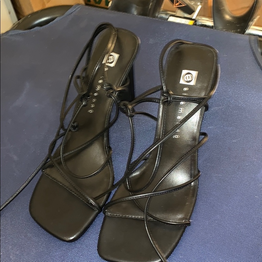 Vintage ellemenno black high heels ankle ties